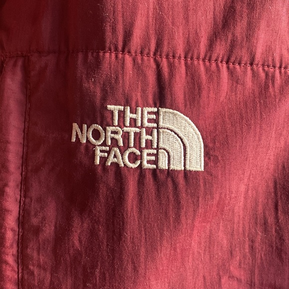 North Face Denali Jacket in Burgundy - Picture 2 of 4